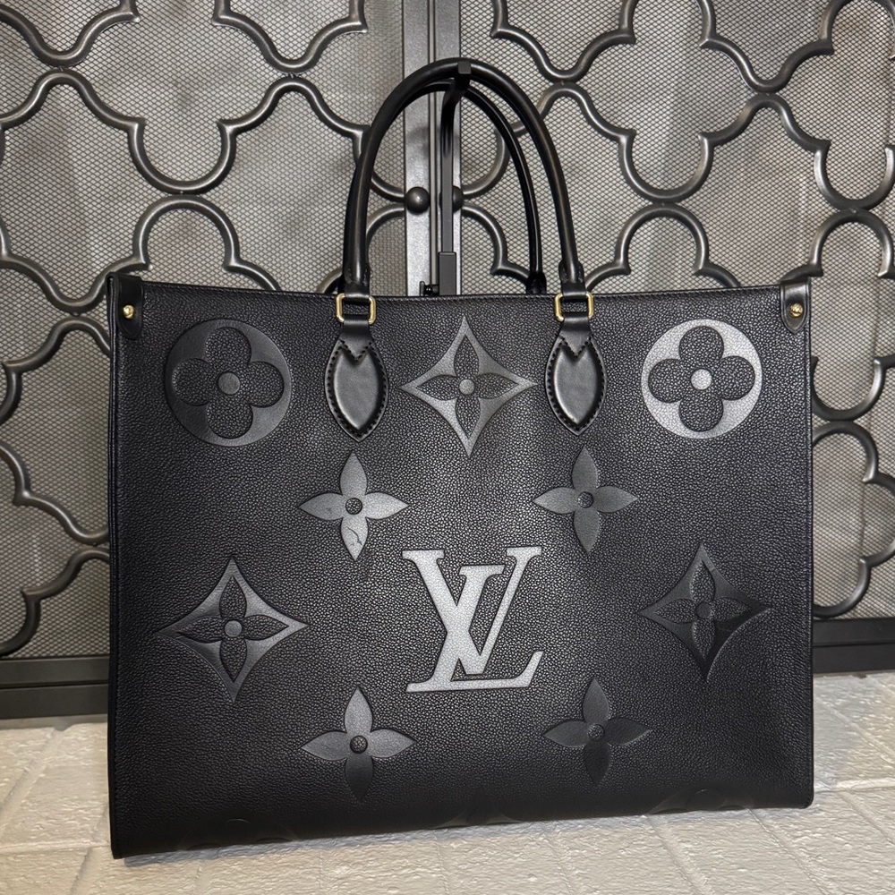 Louis Vuitton OnTheGo GM - Picture 2 of 11